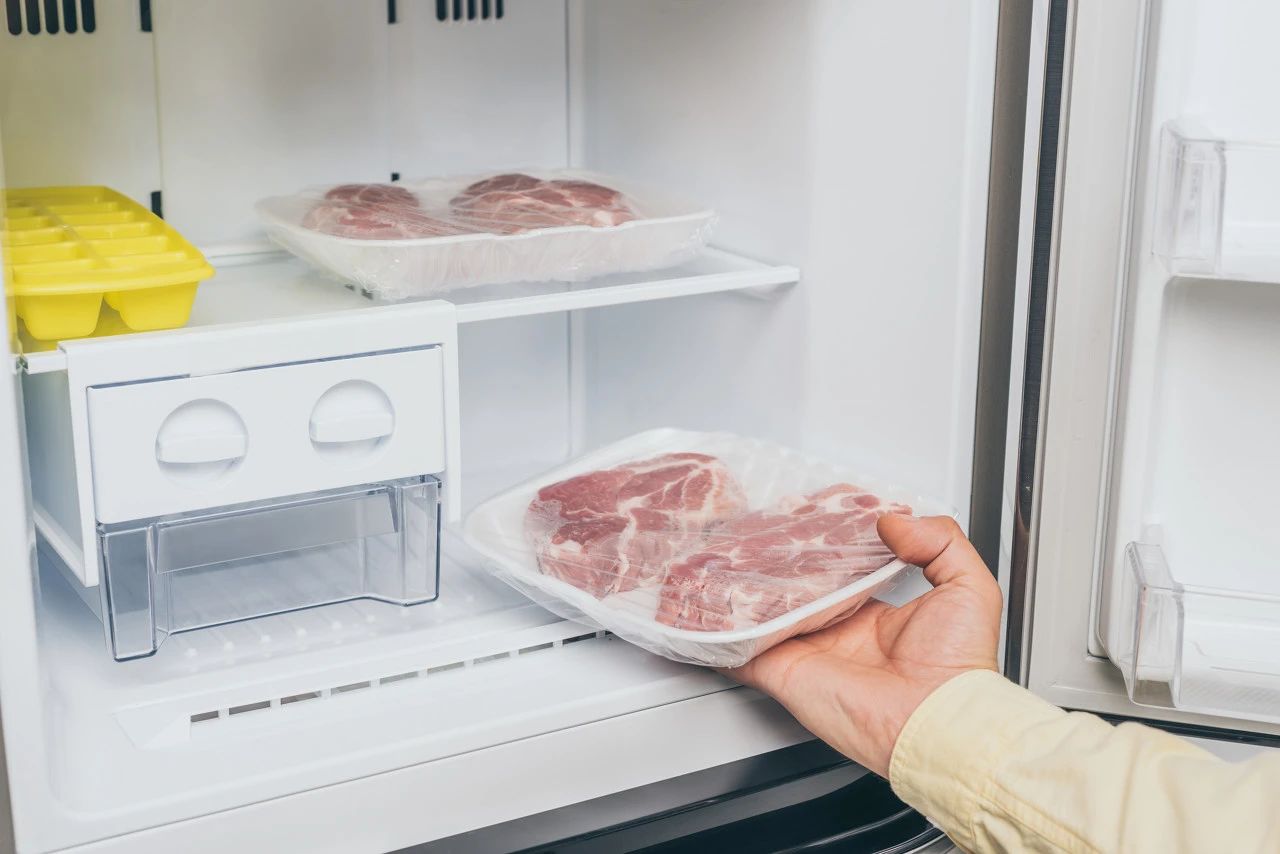 （每日一学）真的别再把肉泡水里解冻了！正确的解冻方法→