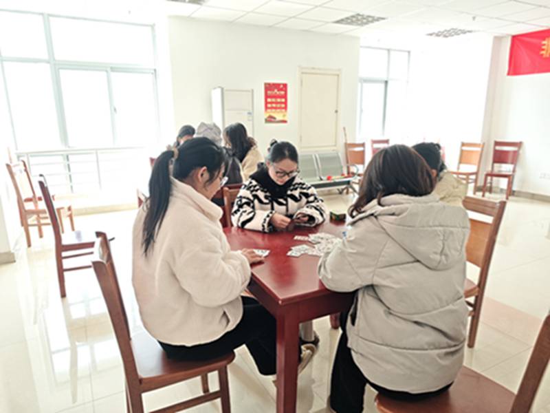 枞阳县文化馆组织“三八妇女节”掼蛋比赛