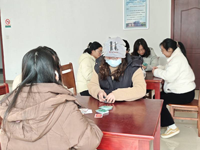 枞阳县文化馆组织“三八妇女节”掼蛋比赛
