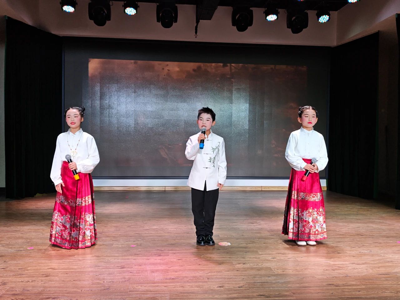 “行走在诗词的春天里”诵读活动走进枞阳县文化馆