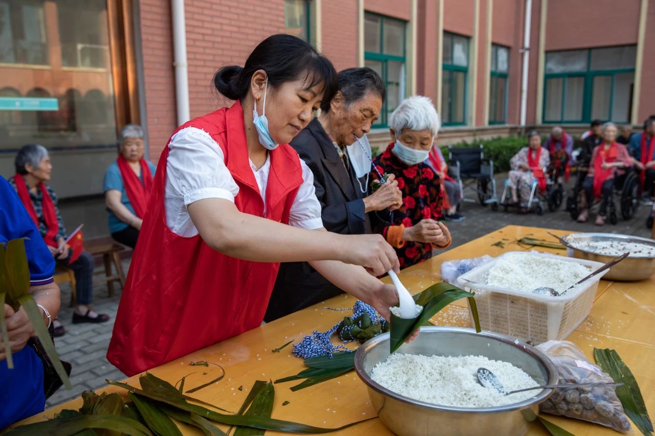 “我们的节日· 端午”走进枞阳县望龙南路养老院