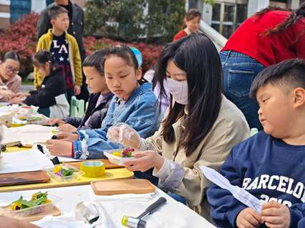 “与春同拓·手袋记”非遗植物拓印圆满举办