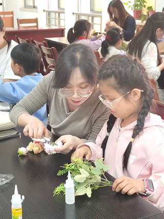 把爱“袋”给妈——五家单位联合举办母亲节干花手提包DIY主题活动圆满举办