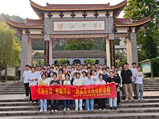 枞阳县图书馆、文化馆 “书海寻踪・智解浮山” 阅读寻书挑战赛走进浮山中学